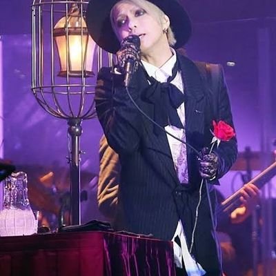 Naoto 666 うん Hydeさんは若い時は綺麗で今は性格も含めて可愛い感じだよ