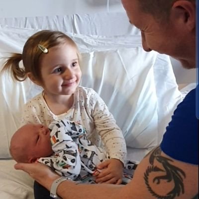 minimeeee73's profile picture. Can't be arsed to tweet much these days, so just mainly stick to stalking you all. I hate trains even though I drive them. #AFC