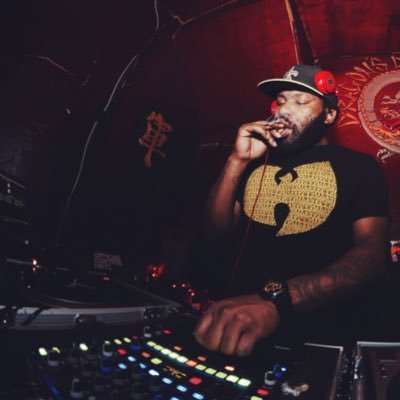 Underground Soulful Hip-Hop Dj from New Orleans. Creative_Element1 :Instagram & SnapChat• Booking: Medinastyle2@gmail.com