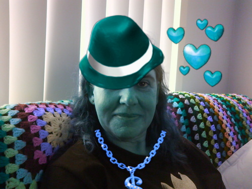 I am si-fi obsessed and love Dr Who and Star Trek and Torchwood and all the Stargates also a avid Clive Barker and Stehpen King Fan who loves her Metal and Muse