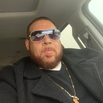 Its really Don Yohn, live in the flesh, ask and ye shall receive, click on refresh.