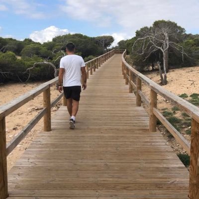 trokje_'s profile picture. Engelsk- og samfunnsfaglærar. Tvitrar stort sett om LFC.