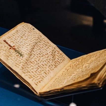 Independent researcher working on Qur'anic manuscripts and Islamic inscriptions | Founder of QMI https://t.co/bSYYvxyOW1 | باحث في المصاحف المخطوطة