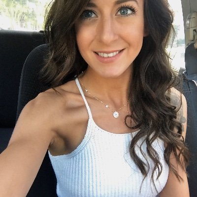 julielynae's profile picture. 