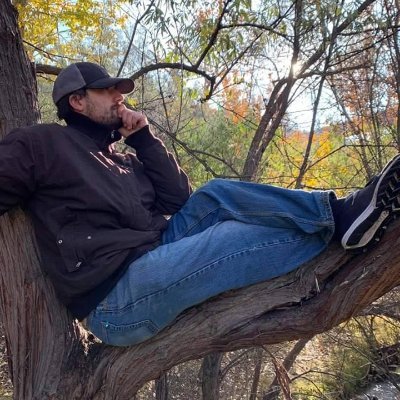 Journalist, Christian, Globalist, Coffee fanatic, Dwarf Fortress addict, and I've probably eaten more grasshoppers than you.