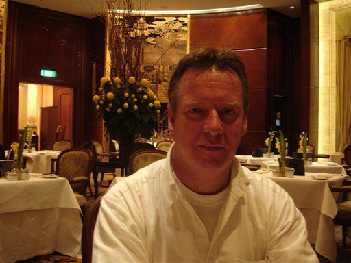 I am from United State and am honest and sincere man,working with shipping company here in kuwait high sea,single father with one child,am chief Engineer Barry