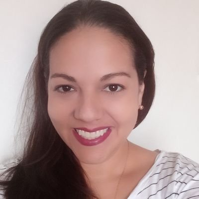 Licenciada en Artes. Soprano singer and Actress