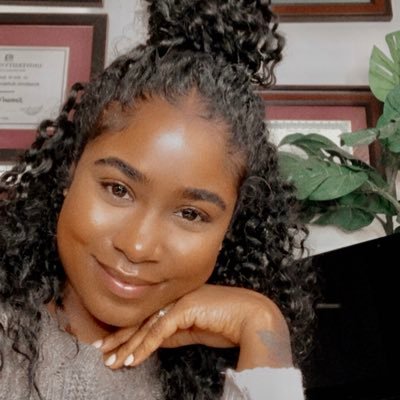 📱 Product Designer 👩🏾💻 React Developer 💡 I bring ideas to life #blacktechtwitter 💖💚