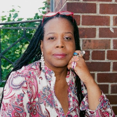 #NoDemUnder1k
Filmmaker and screenwriter. 2023 Blue Cat Screenplay Competition Semi-Finalist. My films are storybooks to the soul.