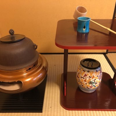 twcu_omote's profile picture. 表千家茶道会は、創部60年を誇る伝統ある公認サークルです！水曜3・4限（金曜2・3限）と月2回の土曜日にお稽古を行っております🍵1年を通して部員を募集しておりますので「話がききたい、見学したい」という方はいつでもご連絡ください✨初心者の方や2年生も大歓迎です🤗ご連絡やご質問はDMへも⭕️ #春から東女 #茶道