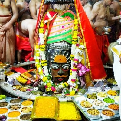 अपना तो एक ही सपना है सारी दुनिया राख की तरह नीचे मैं अकेला धुएं की तरह ऊपर ।
जय मां भारती वन्दे मातरम