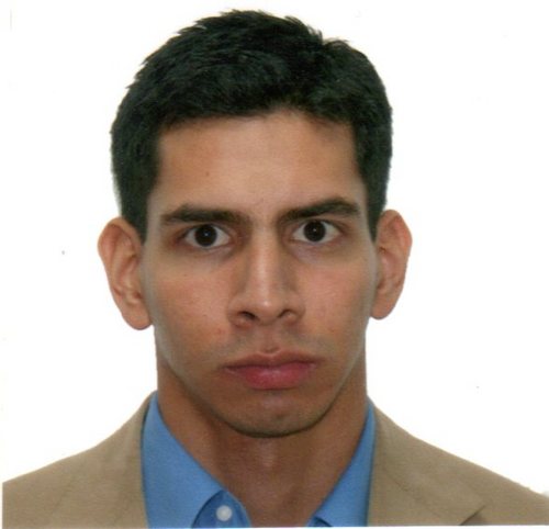 Tengo 31 años, soy Contador Publico, trabajo en un banco, vivo en Caracas, Venezuela.