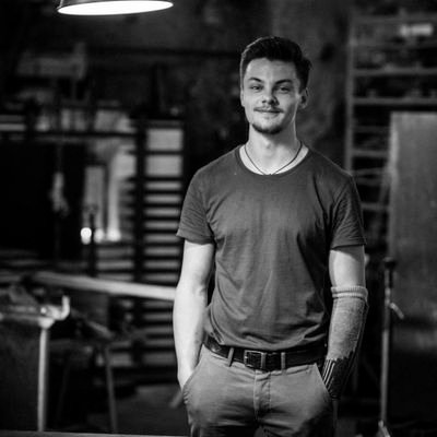 Artist
French Glassblower
.
Insta: oscar_simonin