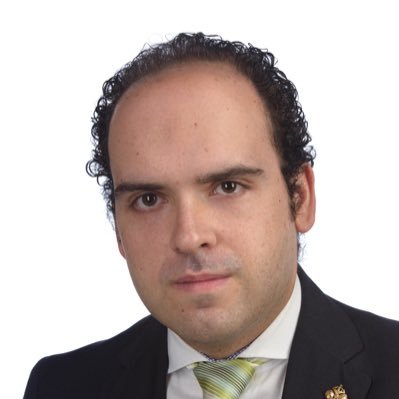 Profesor. Licenciado en Periodismo por la US. Grado en Historia. Máster en Comunicación Institucional. Sevilla, Tu Esperanza. La concordia debe ser posible.