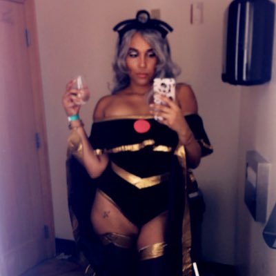 Banks_NoHillary's profile picture. SC: bee_tonka ig: _bizzy_bee_