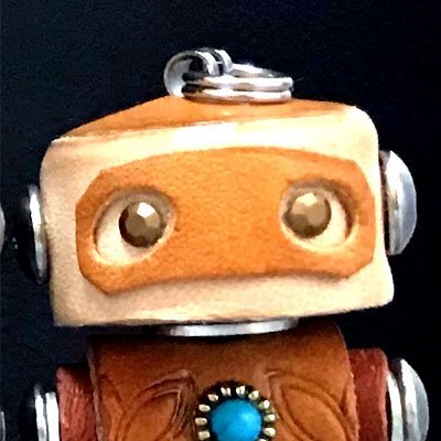 似顔絵を描く傍ら、趣味で革細工や音楽活動を行ってます。最近、自転車も始めました^^