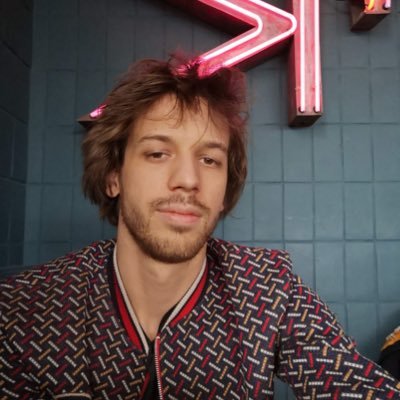 roznowwwski's profile picture. CDO@teamfeedback ☕️ Product designer 🦂
