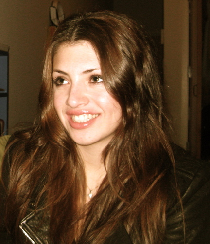 Young marketing professional/art, fashion, food and music lover.
