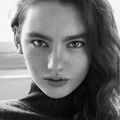 L'érotisme est l'une des bases de la connaissance de soi, aussi indispensable que la poésie. ~ Anaïs Nin