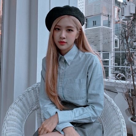 ㅤㅤ  `   ㅤㅤ ˗ˏˋ ʀᴏʟᴇᴘʟᴀʏᴇʀ ˎˊ˗  ♡⃗ — chin up princess, or the crown slips 🕊 Roseanne Park's cutest copycat