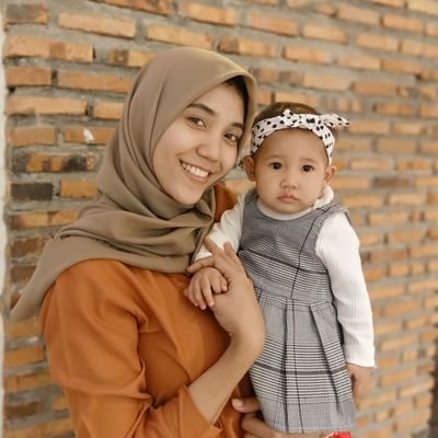 rindihaqi's profile picture. 