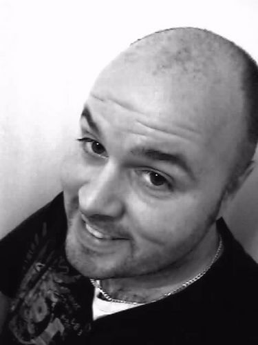 39, single, tech guy, bit overweight but losing it!