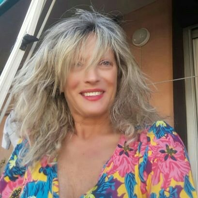 mansbetty's profile picture. Mi nutro di Arte e viaggi...
curiosa della vita.

Inoltre bionda, quindi fornita di ottimo alibi. Dimenticavo... I miei colori sono questi: ❤💙