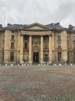 Parents d'étudiants de Picardie. 
Parce que nous parents sommes toujours là pour nos enfants étudiants, santé, logement, transport, droit...