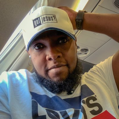 🌍 CHATTANOOGA, TN-BORN IN HUNTSVILLE 👨‍👦 FATHER OF ONE (Kiersten) ⛪️ SENIOR PASTOR 🎼 MUSICIAN 🎤 SINGER ✍🏾 SONGWRITER.