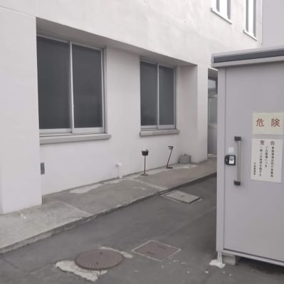 港湾合同庁舎で下の階の艦娘さんと挨拶したり合同で飲み会やったり雪かきを手伝ってもらったり別の庁舎でばったり再会したりしたい人生だった。 ヘッダ画像:かわづ氏(@kawazup)撮影 こちらが混雑してる時はdiscordにいると思います