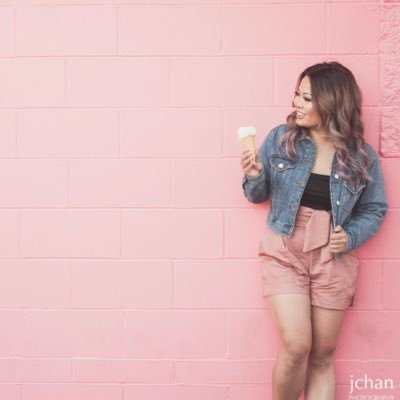 Communication designer, fitness enthusiast, allergy to boredom, a zest for all things high-tech, a passion for party planning and admiration for hello kitty
