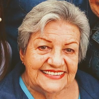 Venezolana Madre y abuela. Profesora y guía de jovenes alumnos.Amante de mi Patria.