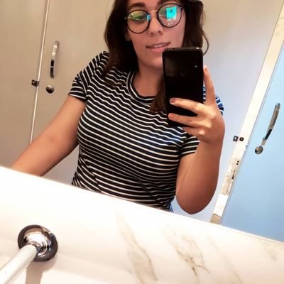 - 28 Years.
- Jaliscience para todos, Jalis.quilla. de vez en cuando.
- Software Engineer.
- Creando bugs since 1996.
- DevMom.