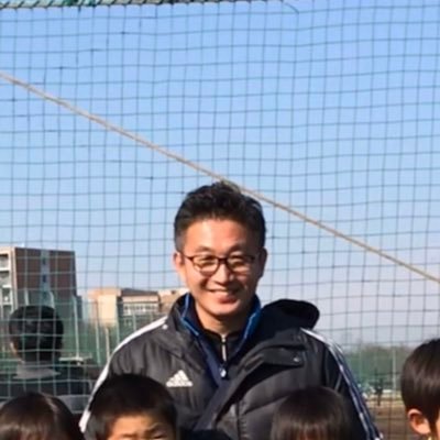 吉祥寺にいます。サッカーと映画を愛し、お酒と人生を楽しむ元銀行員で少年サッカーコーチ。 上智大ゴキマルズFC出身。好きな選手俳優はクライフ、Rバッジョ、渥美清、露口茂、竜雷太。寅さん山さんゴリさん！！！