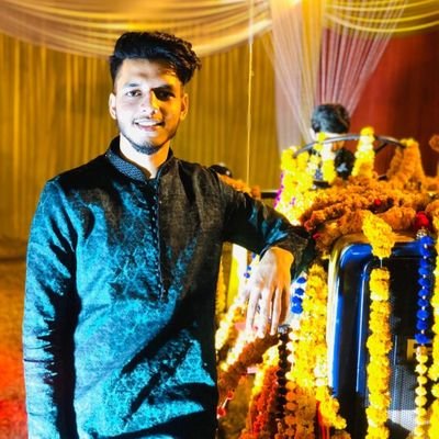 proud to be indian🇮🇳🇮🇳
Hindu❤️🚩❤️🚩
Fashion model☠️☠️
Runway model👻👻
Pharma student💊💊
Cheku fanatic🖤🖤
Blogger 📝📝