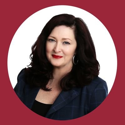 Helping camera shy leaders to embody their brand, creating stunning portraits & headshots #Queenof #sbswinner