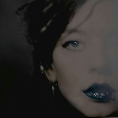 Mc_Gallo's profile picture. Enfant nerd du garage et du psyché. Photographe, passionnée d'histoires dystopiques et romantiques.