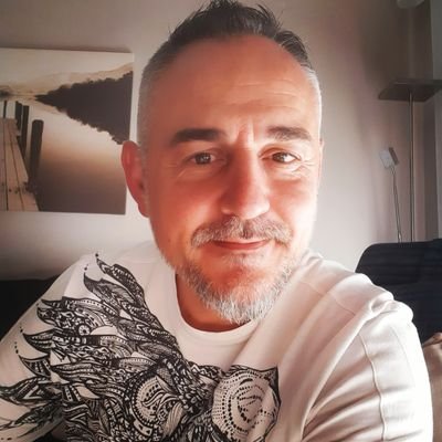 carlitros333's profile picture. Al mal tiempo..buena cara