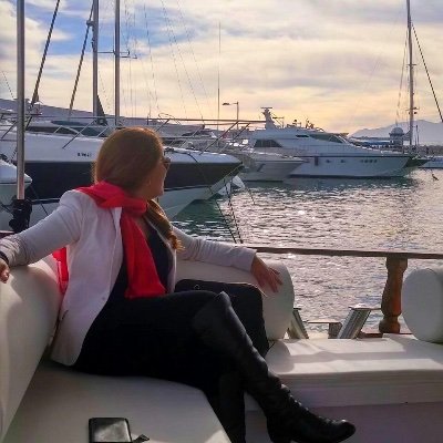 Relaciones Laborales.
Dº Comunitario y Políticas de la UE.
Máster en Dirección de comercio Internacional.
