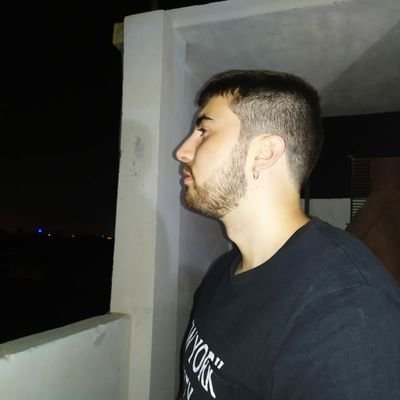 Santi61997's profile picture. Soy un imbécil con aires de grandeza.