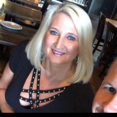 lisalantzjones's profile picture. 