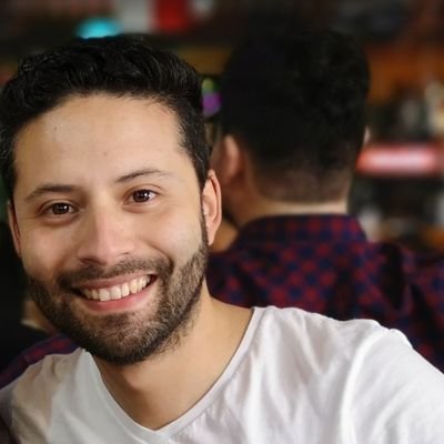 C_AndradesV's profile picture. Aprendiz de por vida.