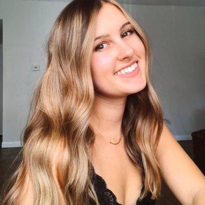 AdriannaFiducia's profile picture. RN, dog lover, essential oil junkie 🌟🤘🏼