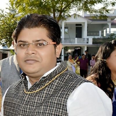 rroshanmax's profile picture. 