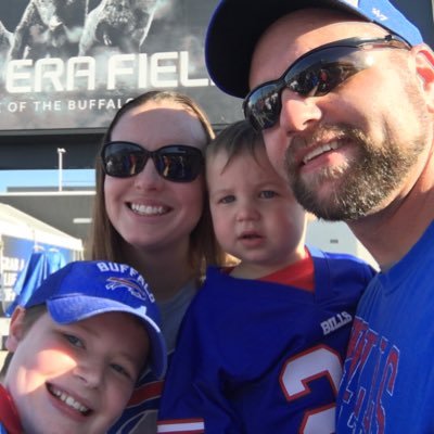 Father to 2 boys, husband, asphalt guy. HUGE BILLS FAN! #BILLSMAFIA. 🦮🐈⬛🐓 #Celtics #UMass #Syracuse #FordTrucks Proud @FrontierRedhaw1 Dad