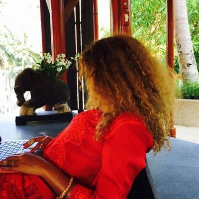 Féministe conquérante, pas victimaire.
Bassa originelle