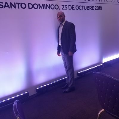 Amo mi país, su cultura, su deporte, la política, su clima y vegetación. Soy amante de la buena educación, los buenos libros y la empatía.