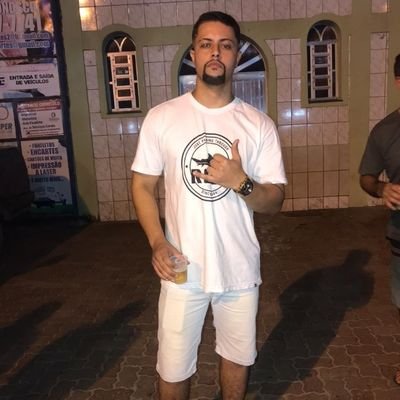 20 anos 
Carioca ❤
insta : Machadojunior5
Solteiro,
Whatsapp : 972622423