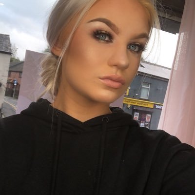 shannonlhough's profile picture. 