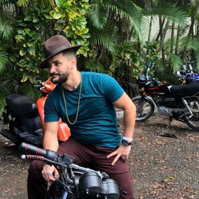 Self taught iOS/Android Developer from Montreal, Bass player in my free times